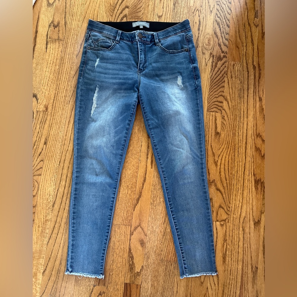Wit & Wisdom Jeans 8 Skinny Stretch trendy Casual Classic Raw Hem